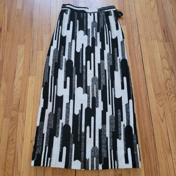 Dresses & Skirts - Vintage Graphic Long / Maxi Women's Black & White Wool Skirt